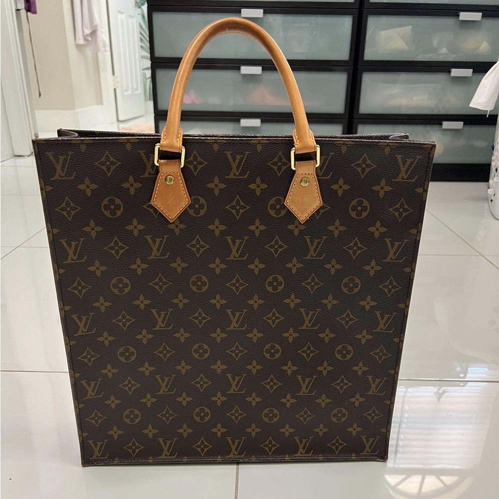 AUTHENTIC LOUIS VUITTON Brown Monogram Sac Plat handbag